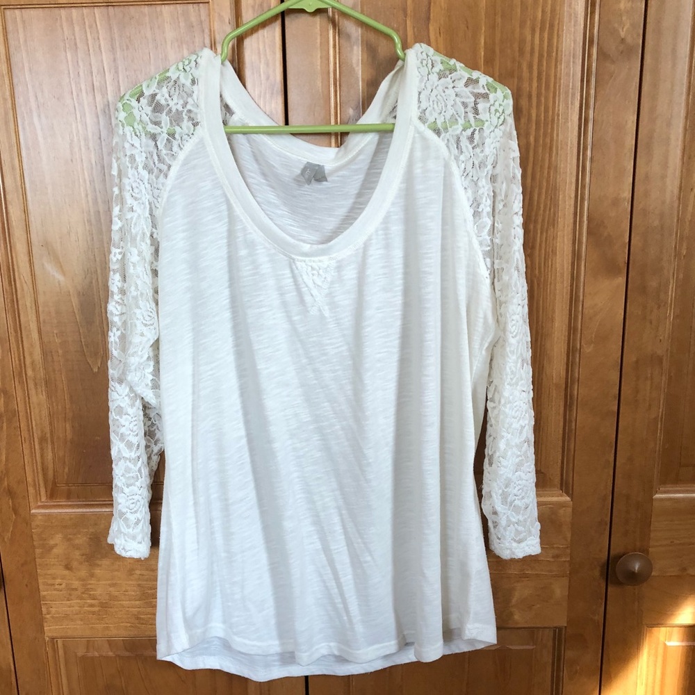 White shirt with lace sleeves